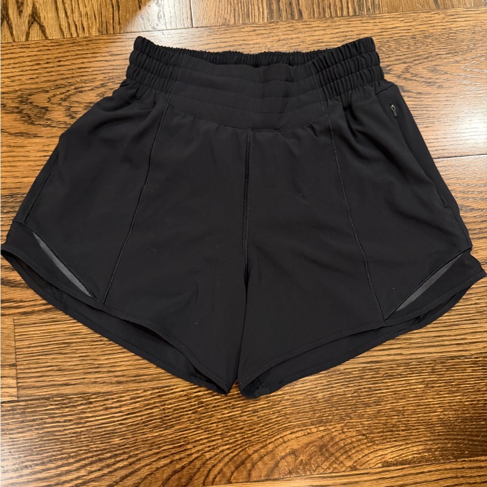 lululemon NWOT potty  hot high rise short 4”